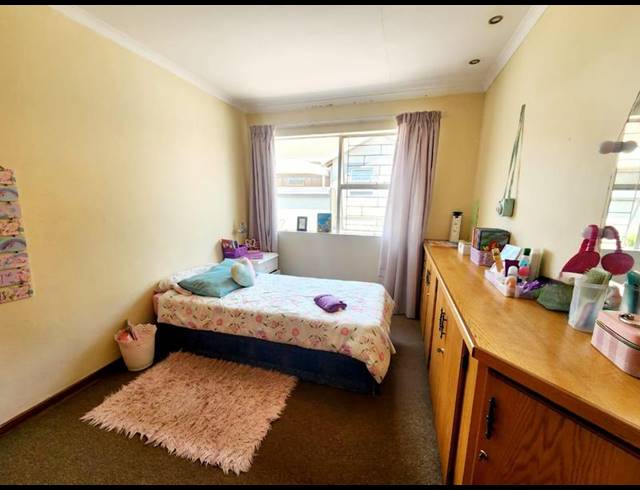 3 BEDROOM TOWNHOUSE FOR SALE IN VANDERBIJLPARK SE 3